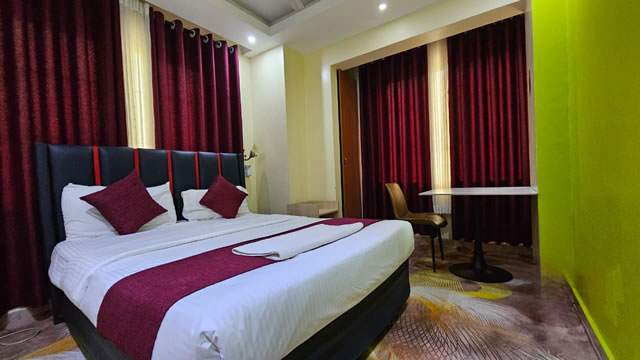 Universal Palace Hotel deluxe room